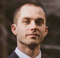 Ritratto di Thomas Whitfield, analista di trading ed esperto del mercato crypto